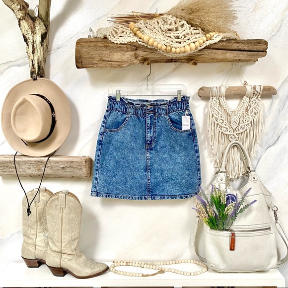 Sweet perfectly distressed jean skirt w shirred elasticated waist & retro vibe - Picture 1 of 14